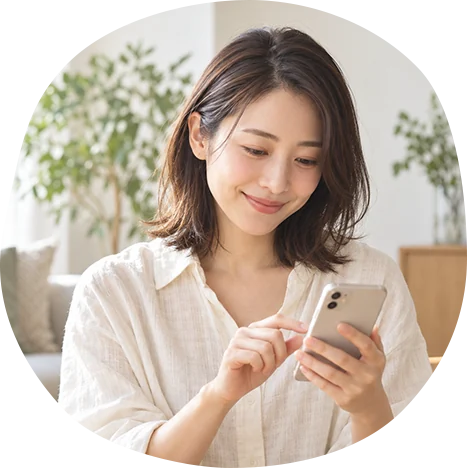 スマホでサロンに登録する女性